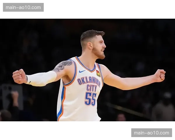 雷霆哈尔滕施泰因9分20篮板10助攻 另类三双展现全面身手